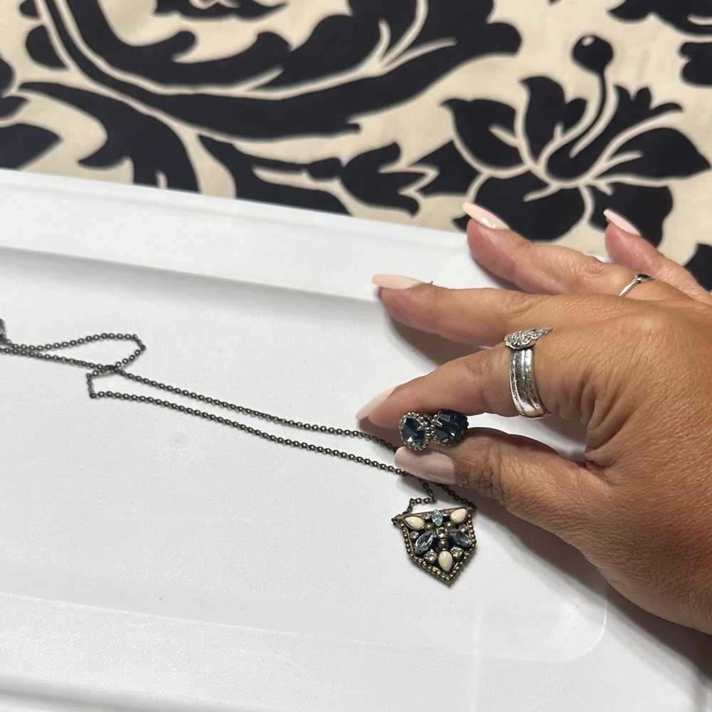 Sorrelli Black and Gold Pendant Necklace